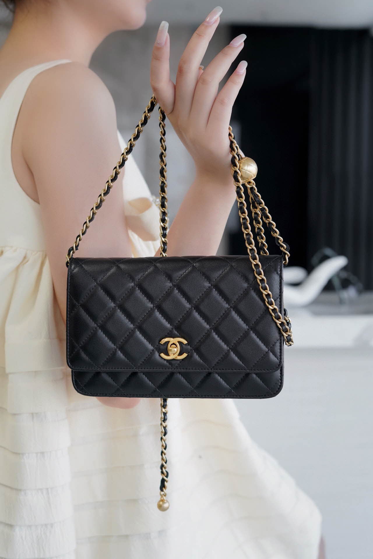 샤넬 골드볼 WOC 월렛 온 체인백 램스킨 AP1450