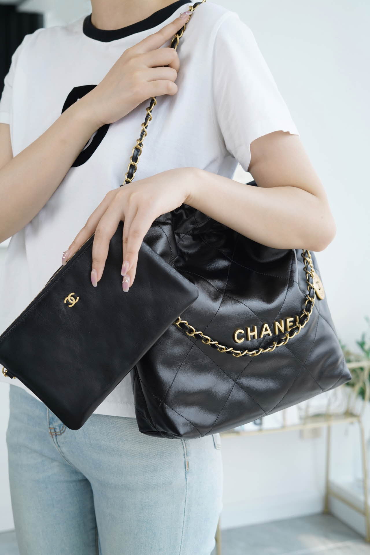 샤넬 22P 22 스몰 숄더백 카프스킨 AS3260