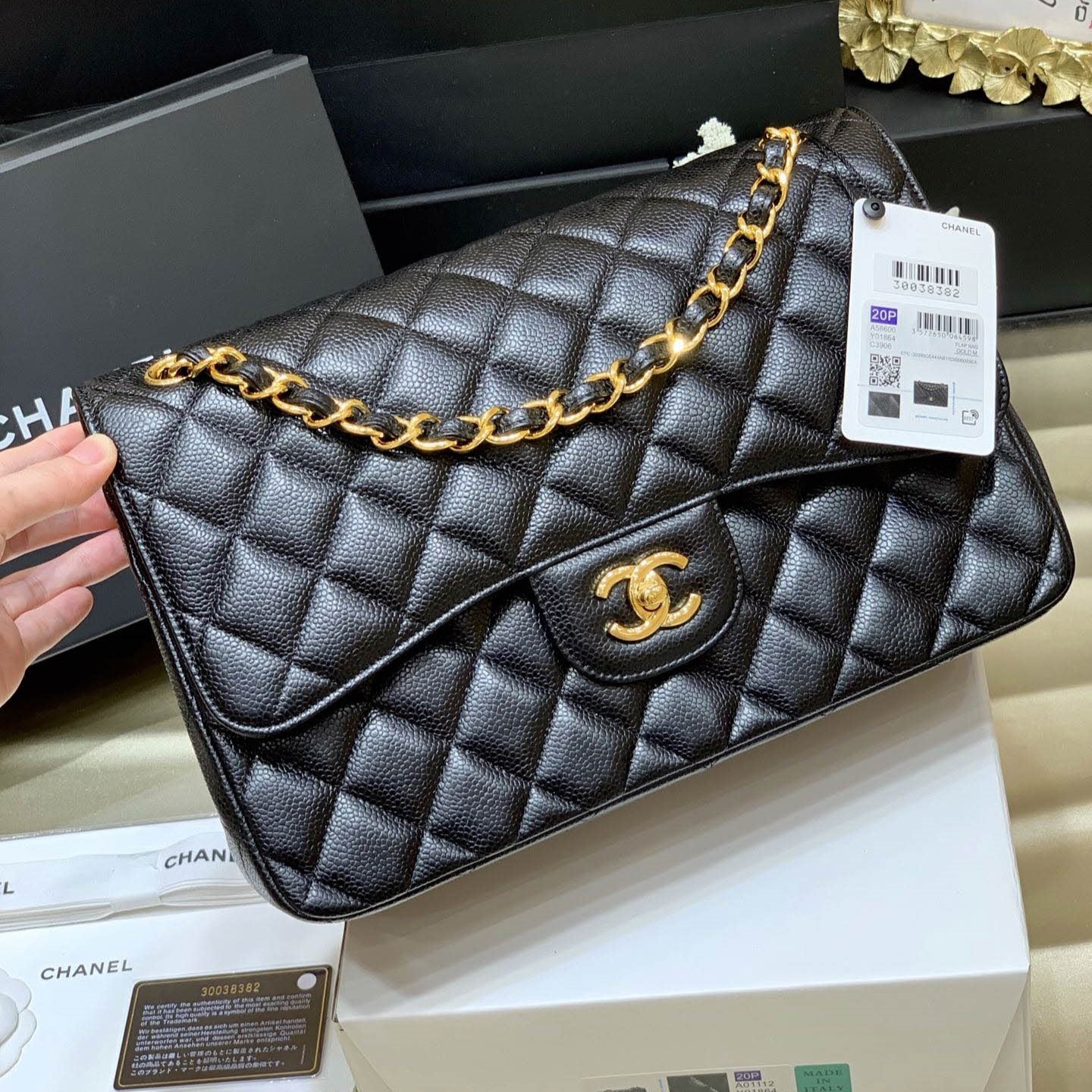 샤넬 클래식 점보 라지 플랩백 카프스킨 A58600
