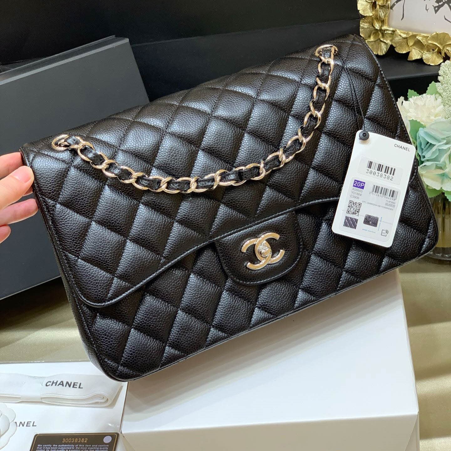 샤넬 클래식 점보 라지 플랩백 카프스킨 A58600