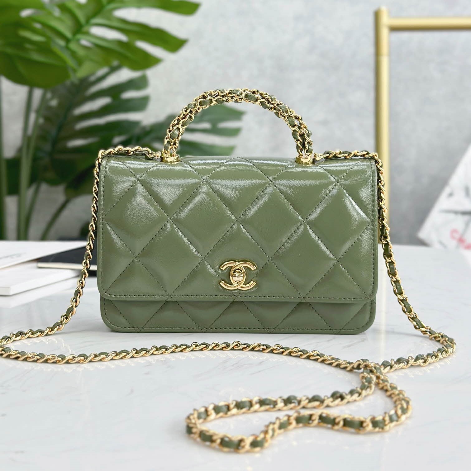 샤넬 24B 탑핸들 월렛 온 체인 숄더백 WOC AP4166