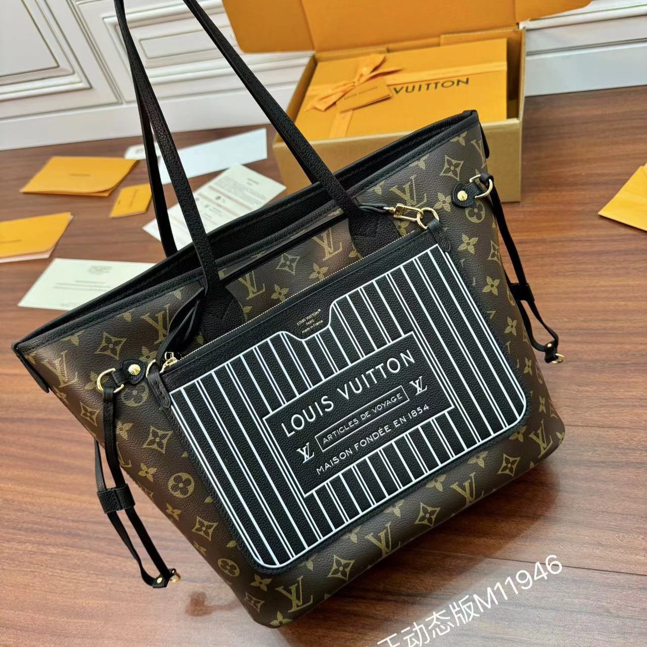 루이비통 네버풀 인사이드 아웃 MM 백 M11946