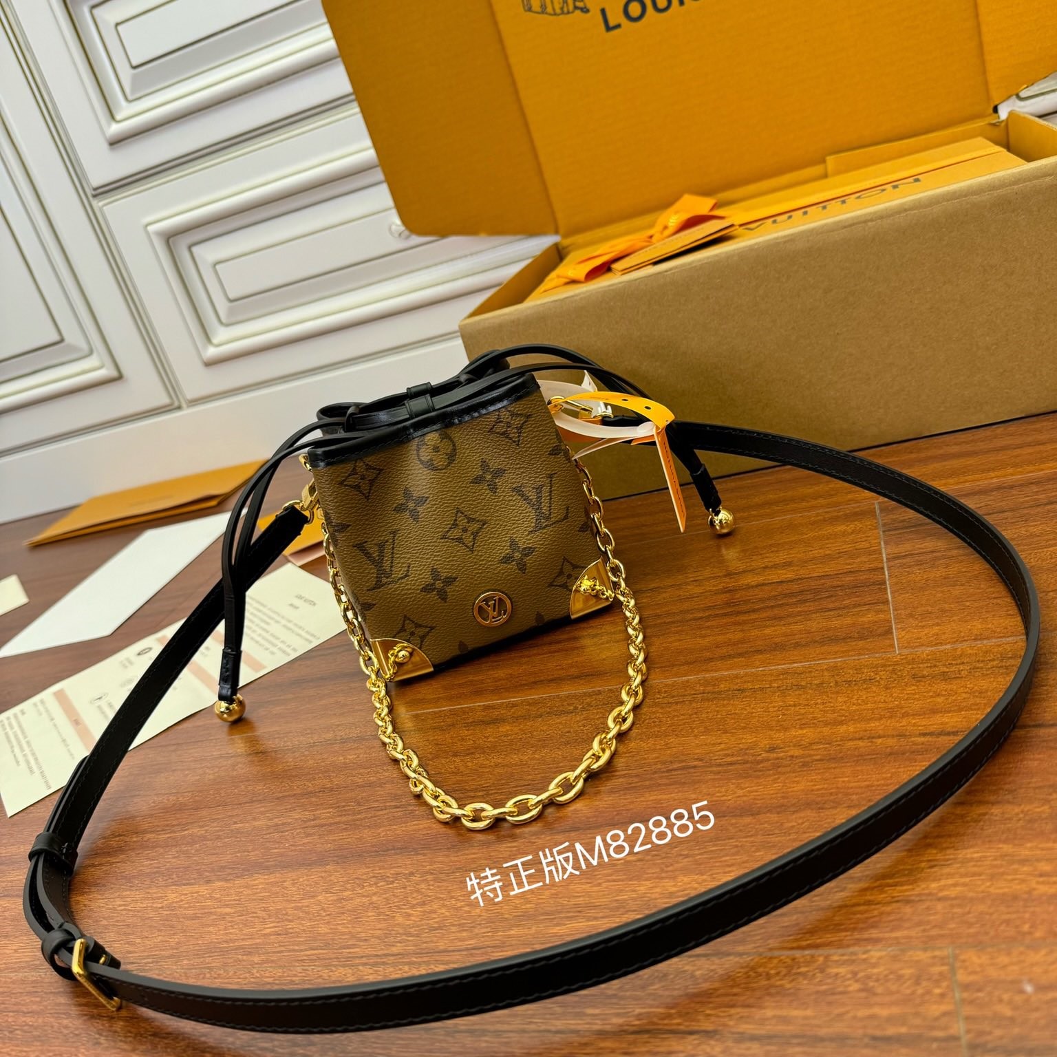 루이비통 노에 퍼스 LV 참 백 M82885