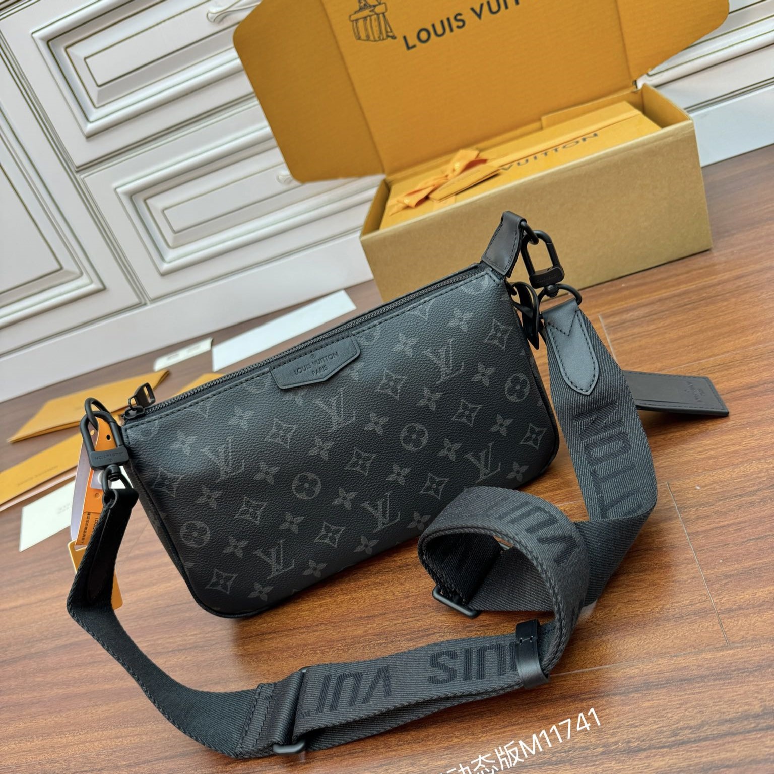 루이비통 포쉐트 악세수아 XL 백 M11741