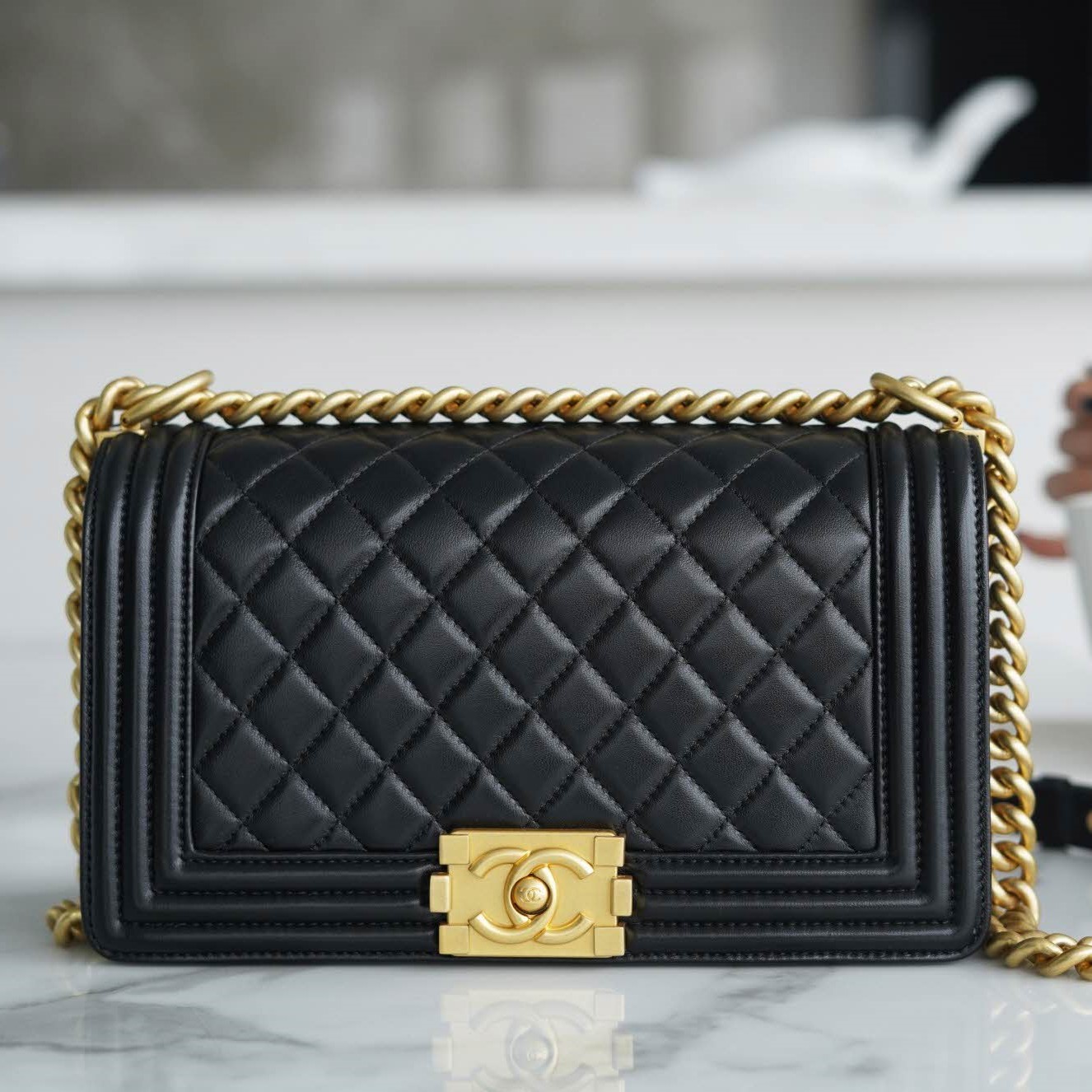 샤넬 미디엄 보이백 램스킨  A67086  1250