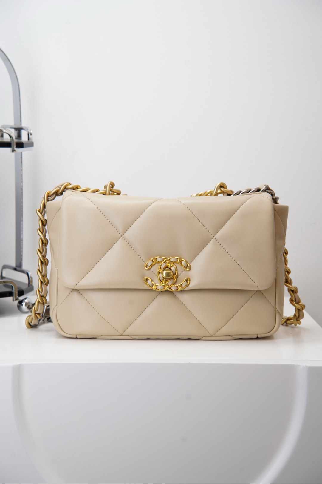 샤넬 19 스몰 플랩백 램스킨 AS1160  1480