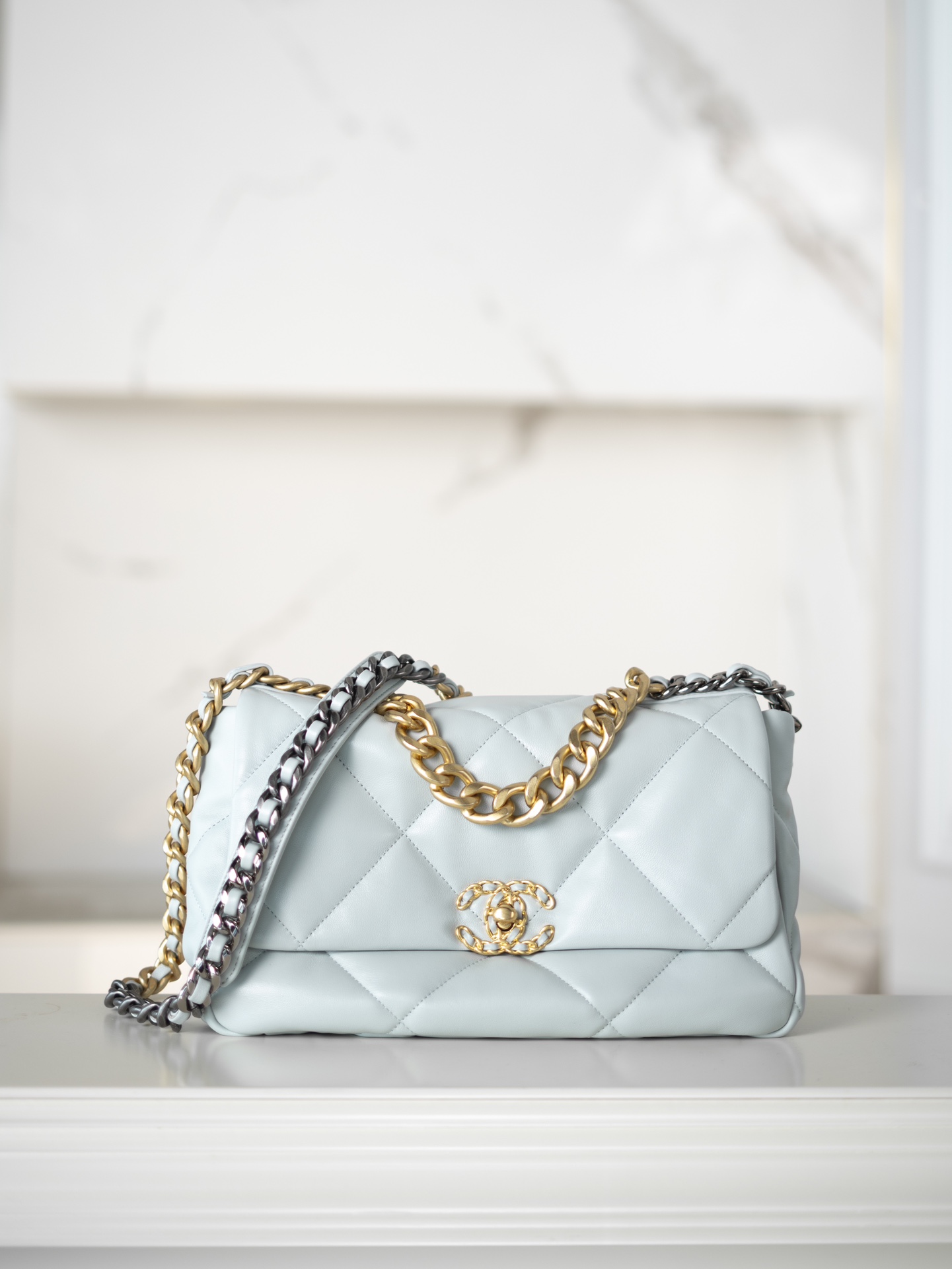 샤넬 19 미디엄 플랩백 램스킨 AS1161  1580