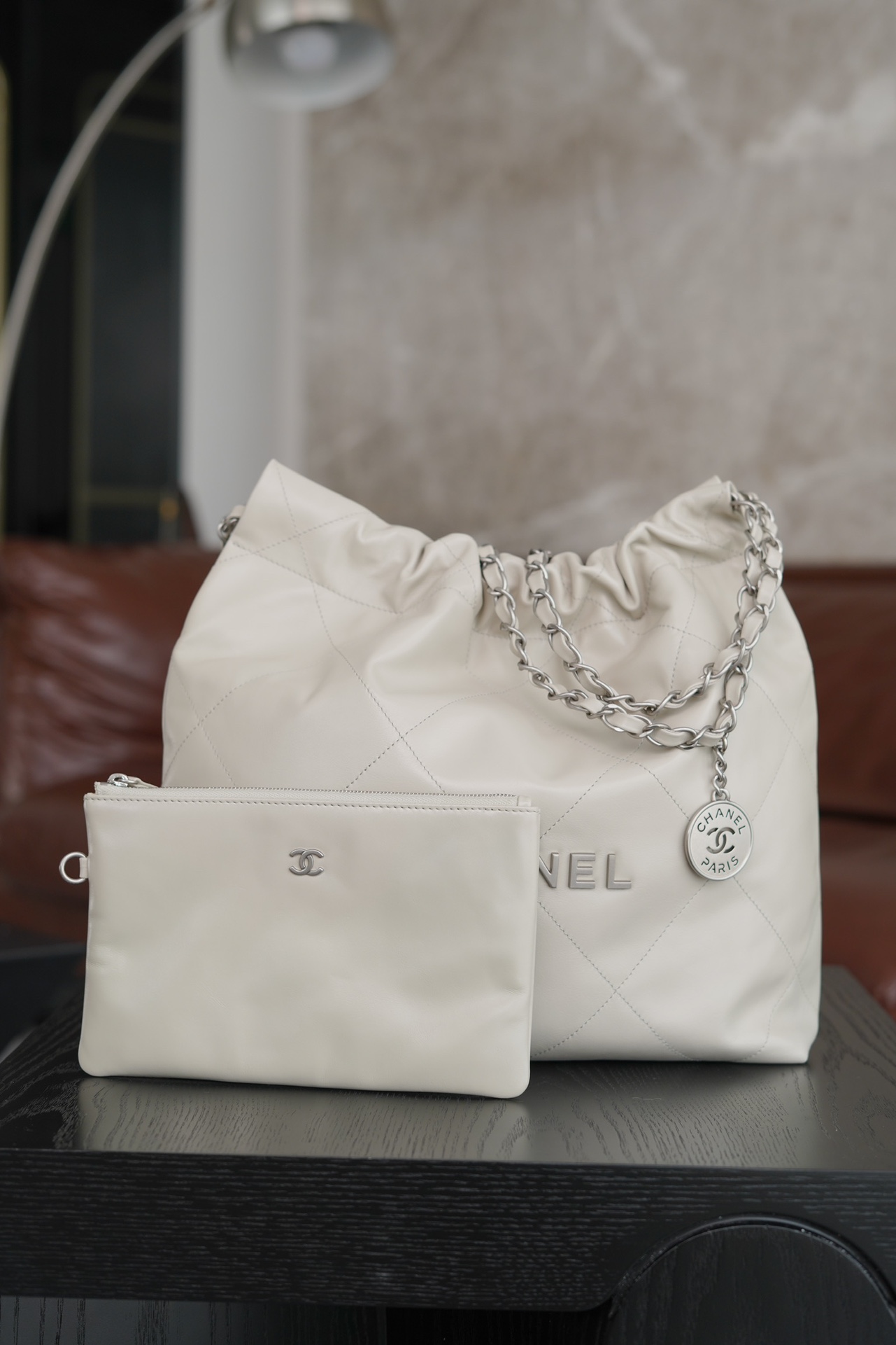 샤넬 22 스몰 숄더백 카프스킨 AS3260  1550