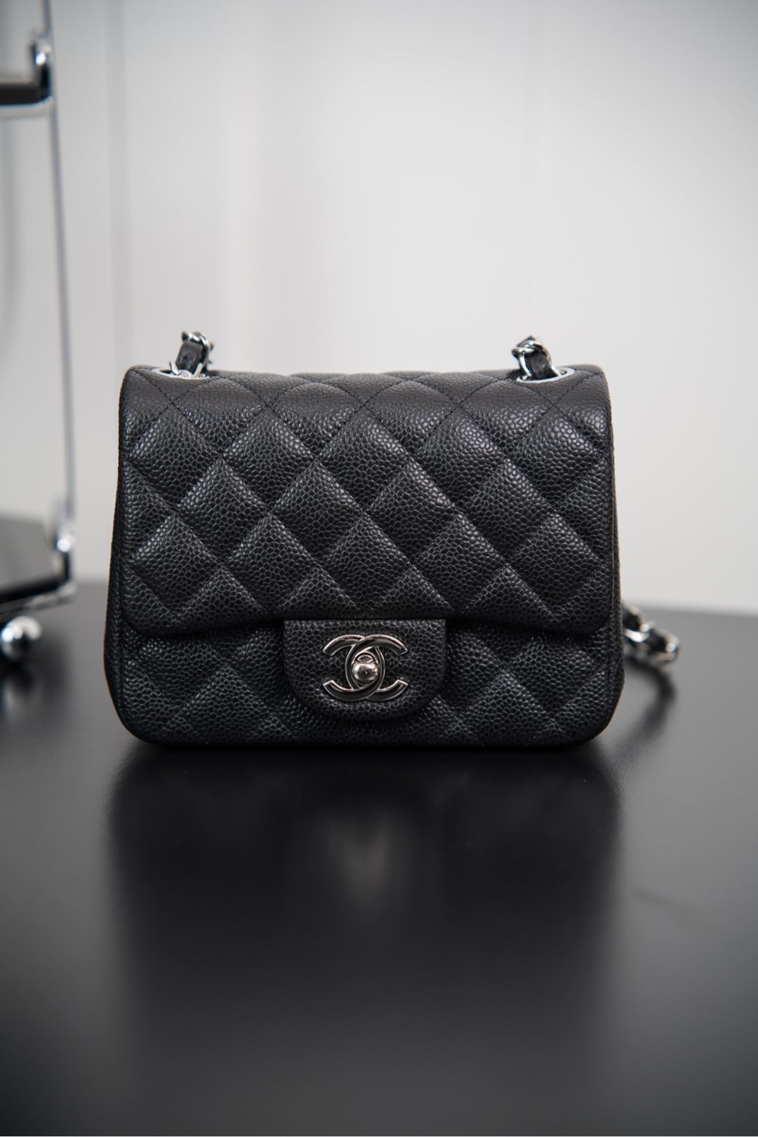 샤넬 클래식 쁘띠삭 미니 플랩백 캐비어 A35200  1150