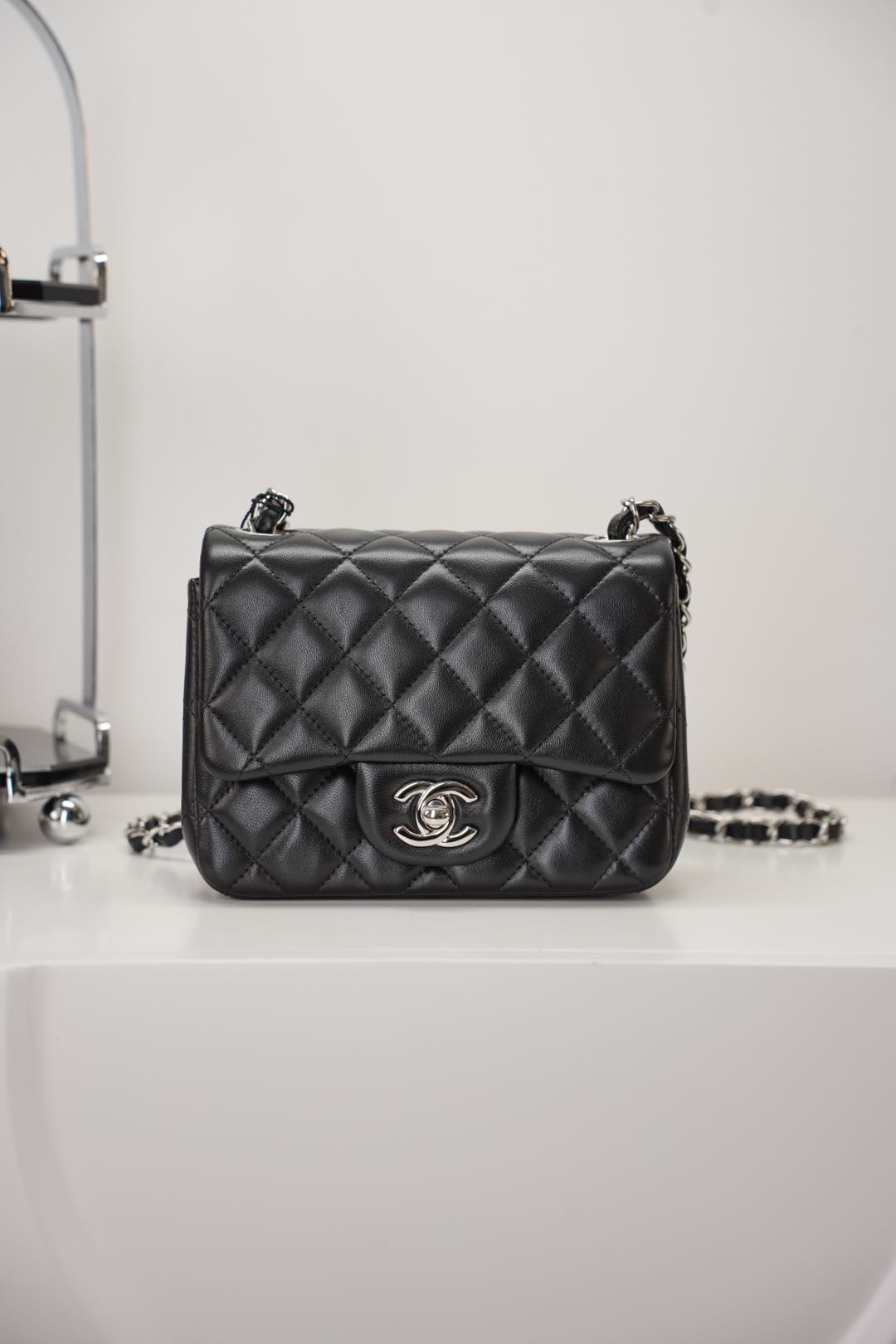 샤넬 클래식 쁘띠삭 미니 플랩백 램스킨 A35200  1050