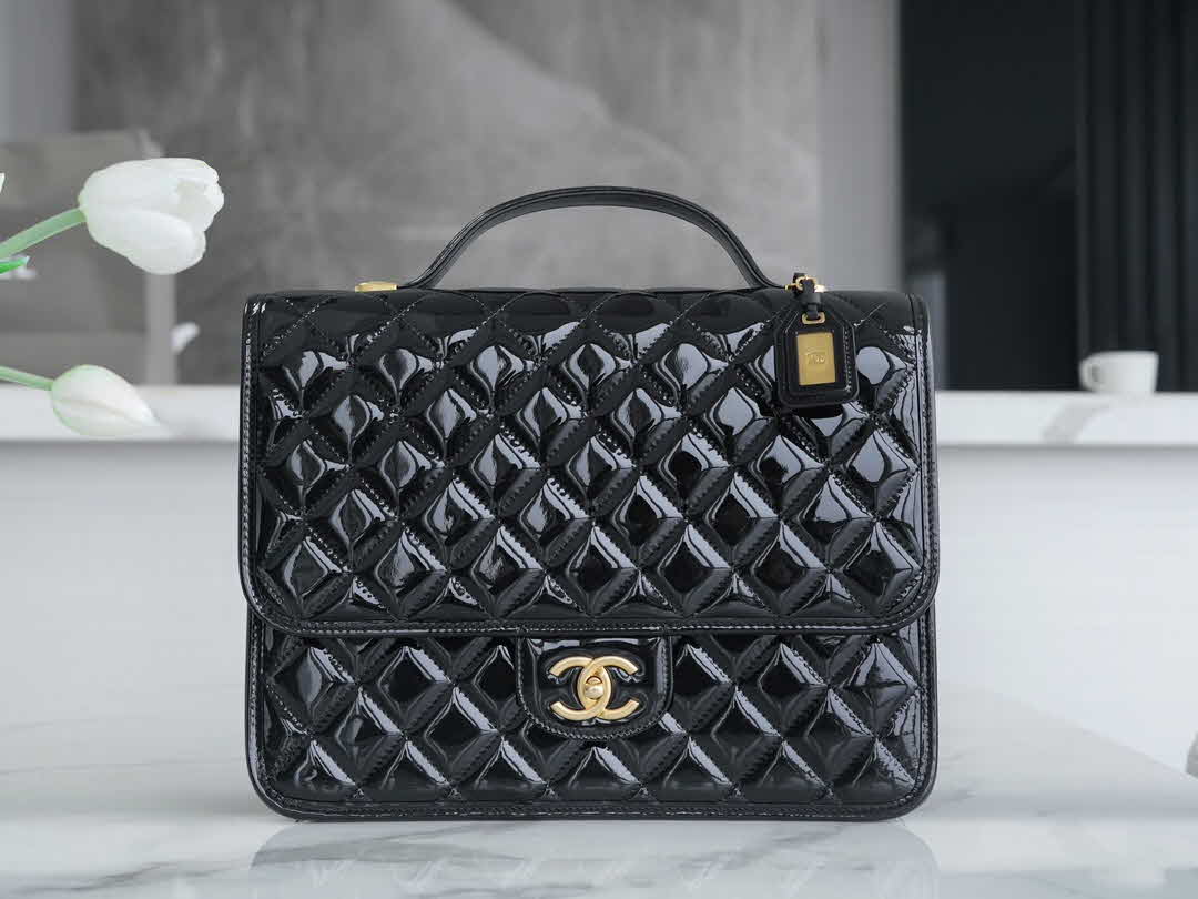 샤넬 22시즌 스쿨 메모리 백팩 페이던트 AS3662  1580