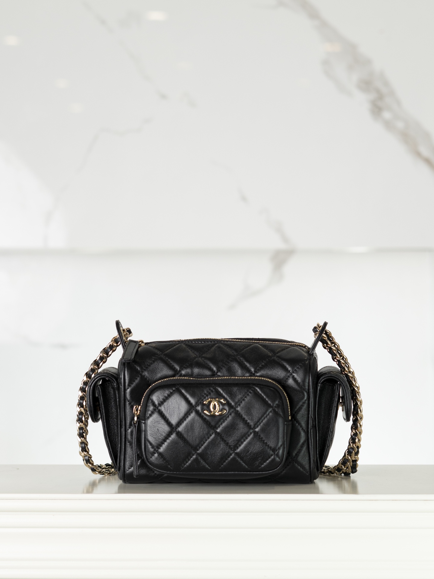 샤넬 24시즌 스몰 카메라 케이스 백 램스킨 AS5220  1300