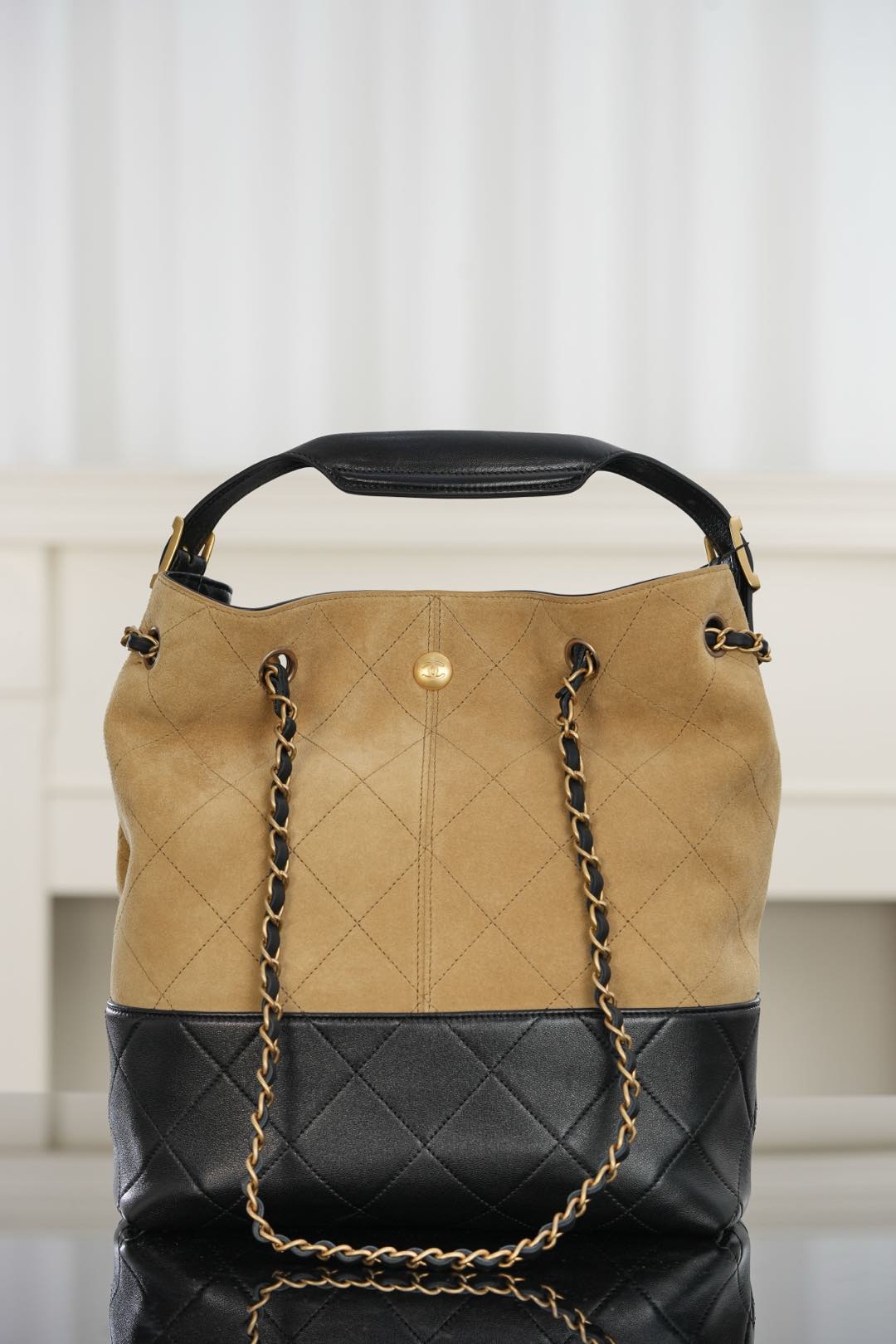 샤넬 25시즌 공방 쇼핑 백 스웨이드 AS5636  1580