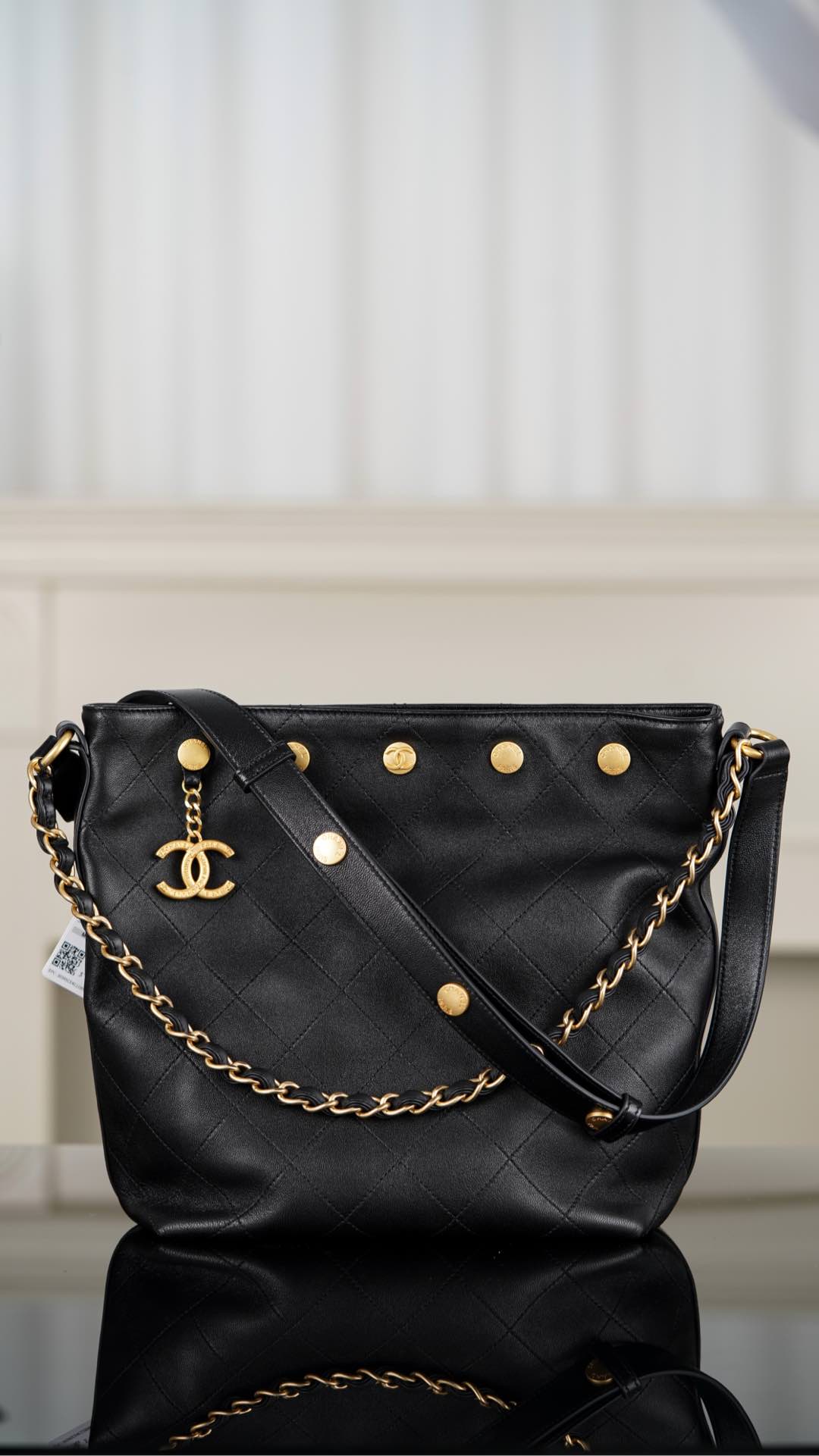 샤넬 25시즌 라지 버킷백 램스킨 AS5406  1380