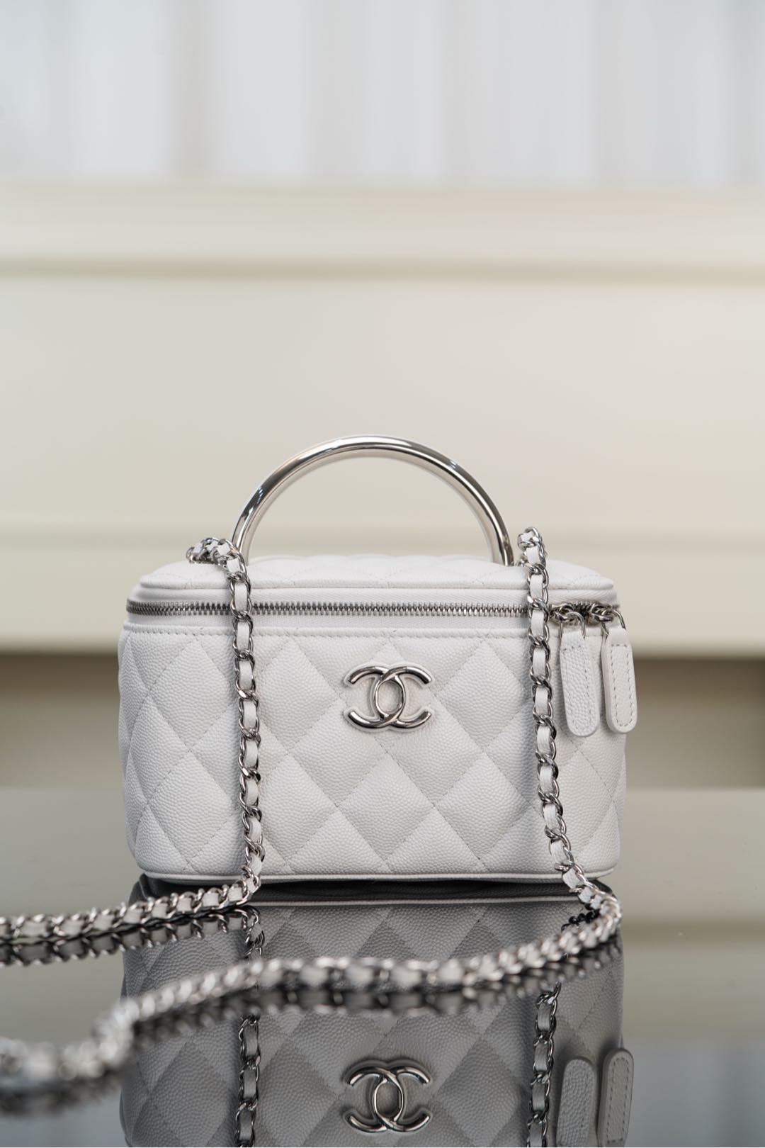 샤넬 25시즌 체인 코스메틱 케이스백 캐비어 AP4842  1280