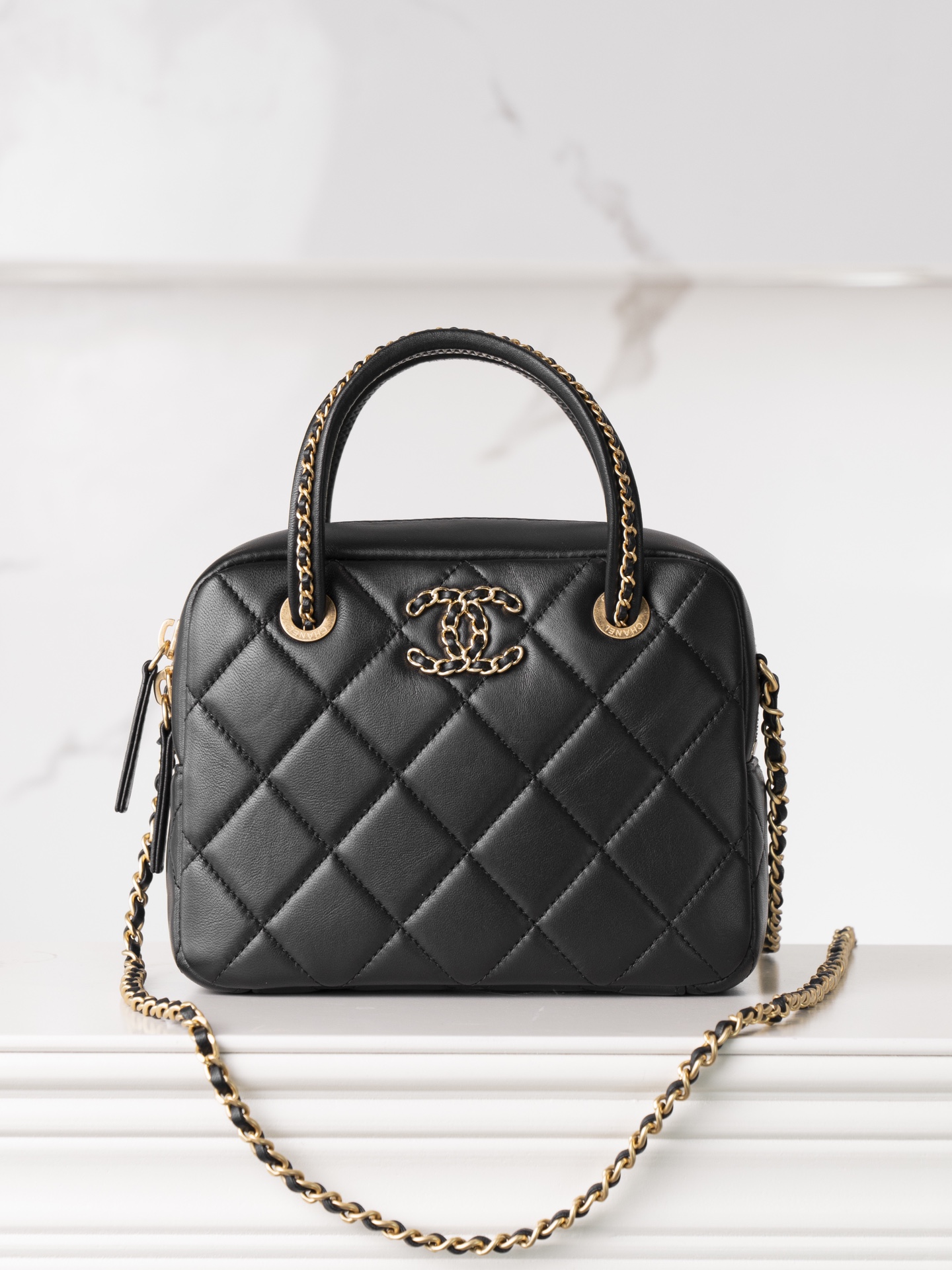 샤넬 25시즌 크루즈 미니 볼링백 램스킨 AS5300  1280