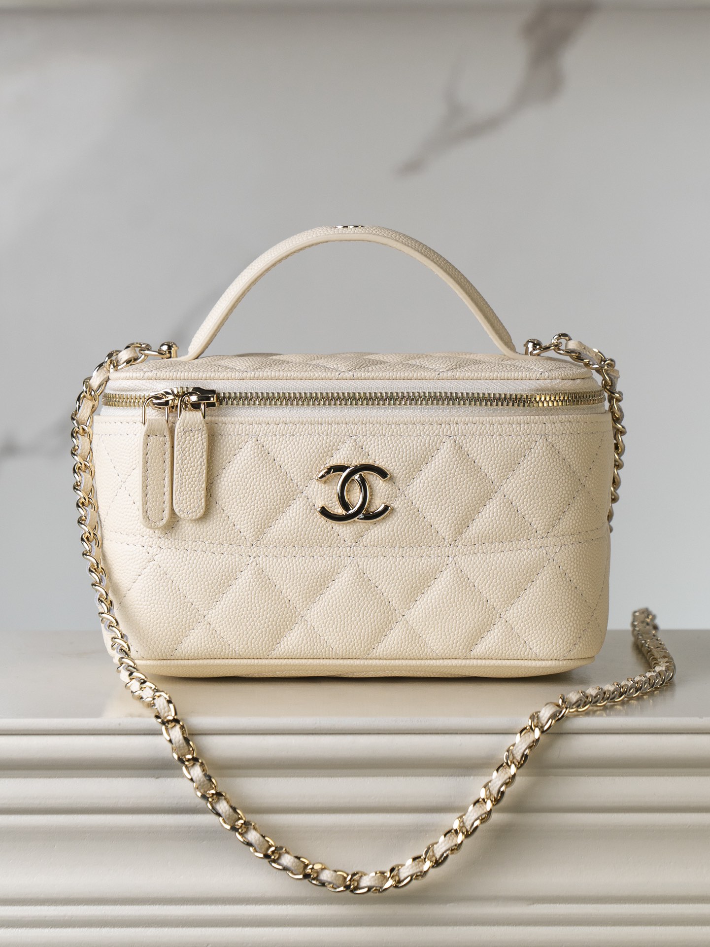 샤넬 25시즌 크루즈 베니티 케이스백 캐비어 AP4404  1080