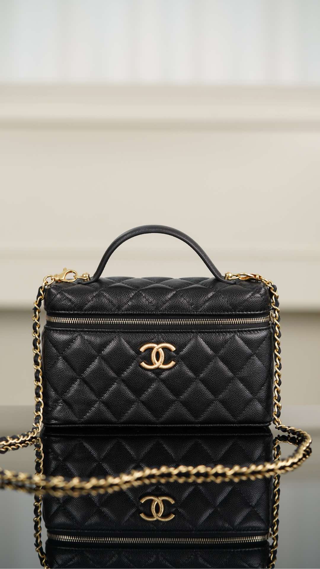 샤넬 25시즌 크루즈 체인 코스메틱 케이스백 캐비어 AP4407  1080