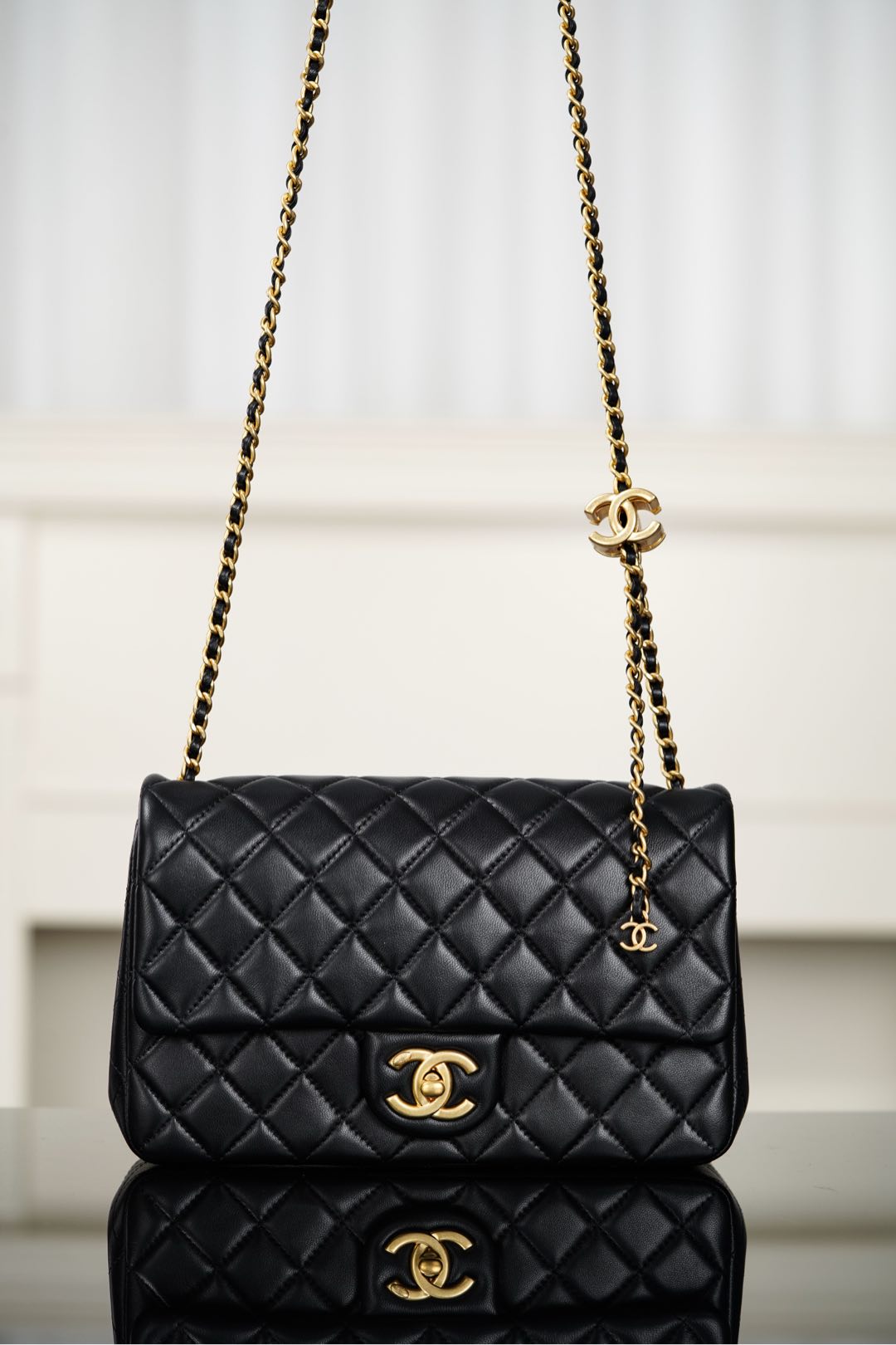 샤넬 25시즌 플랩 백 램스킨 AS5756  1480