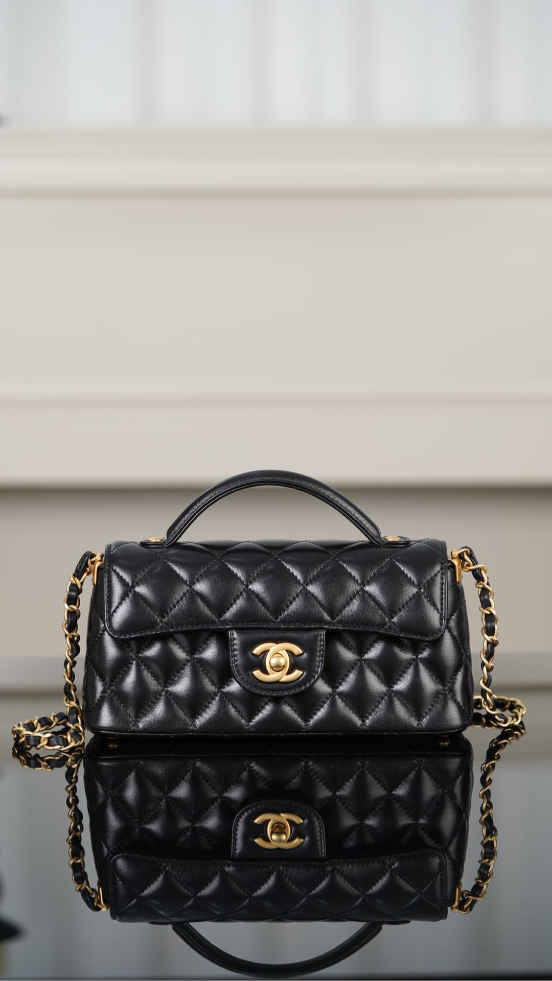 샤넬 25시즌 핸들 미니 플랩백 램스킨 AS5354  1380