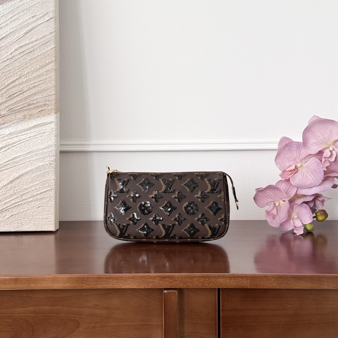 루이비통 포쉐트 악세수아 백 M26473  680