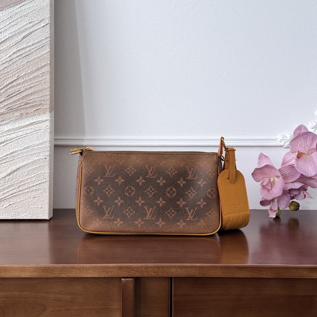 루이비통 포쉐트 악세수아 XL 백 M11623  980