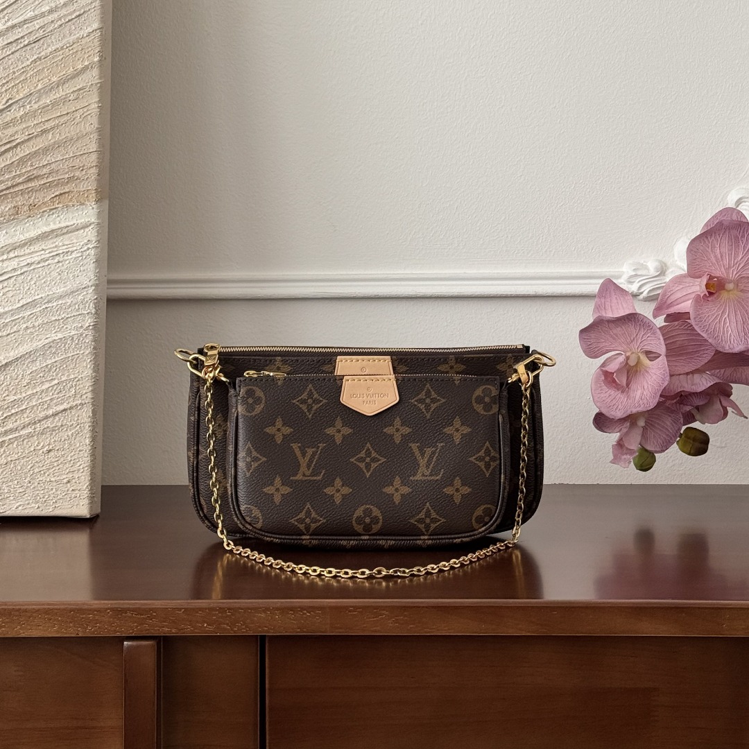 루이비통 멀티 포쉐트 악세수아 백 M44813  920