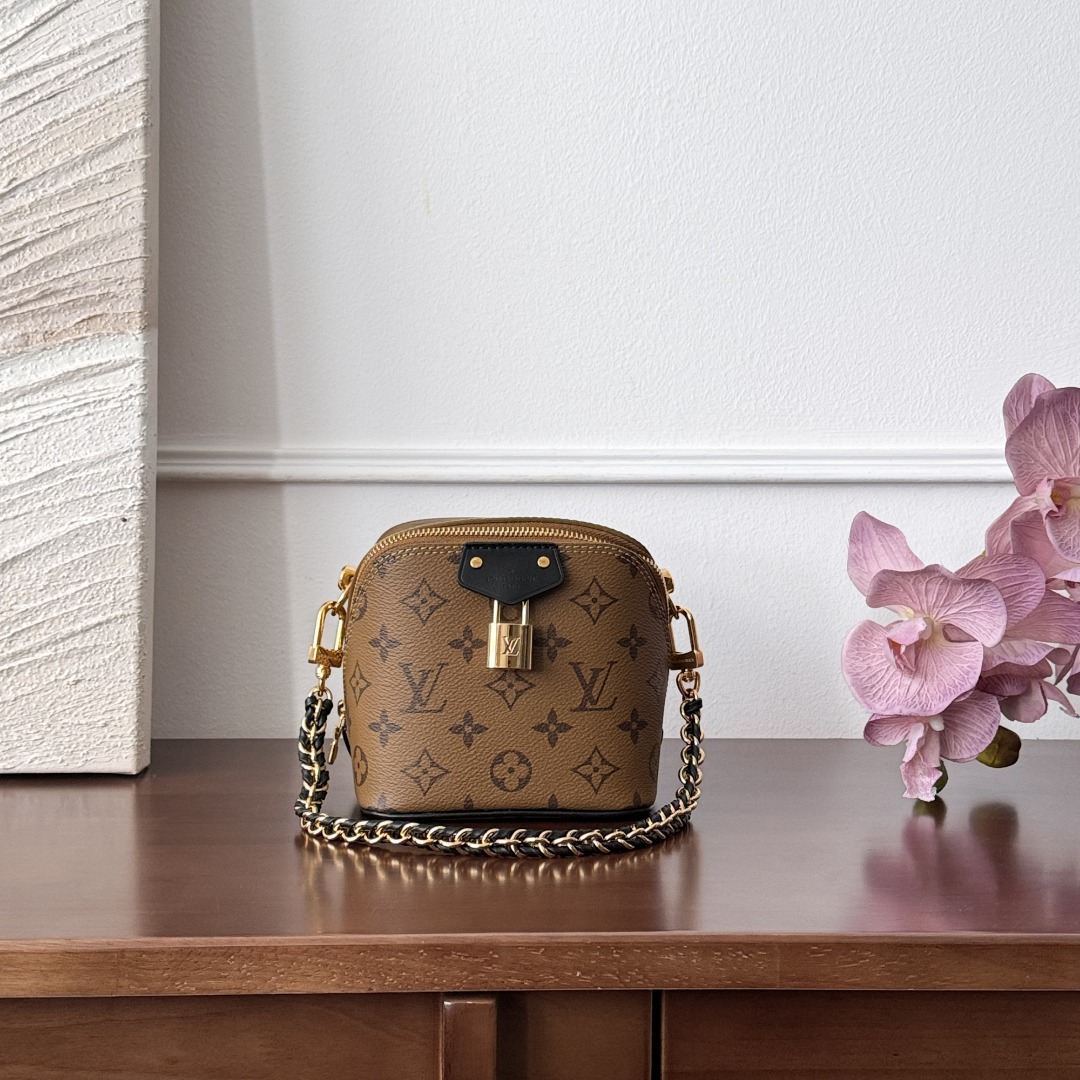 루이비통 저스트 인 케이스 백 M47162  1080