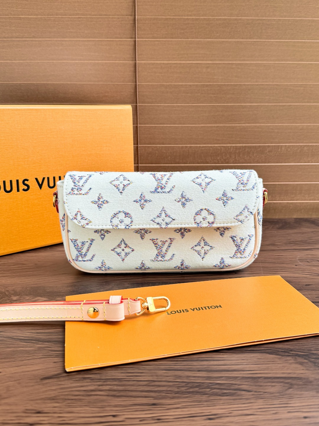 루이비통 월릿 온 체인 아이비 백 WOC M83499  880