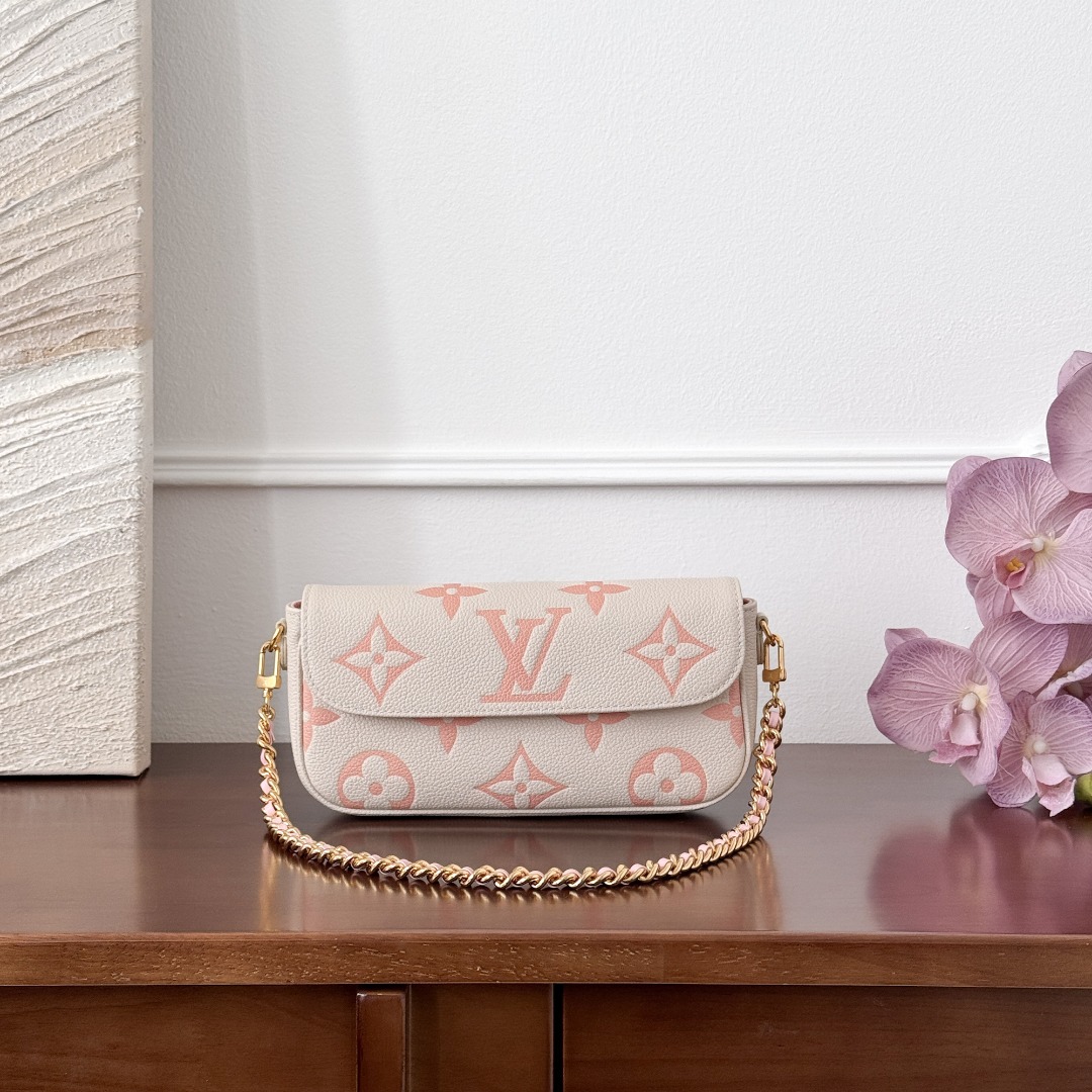 루이비통 월릿 온 체인 아이비 백 WOC M83026  1060