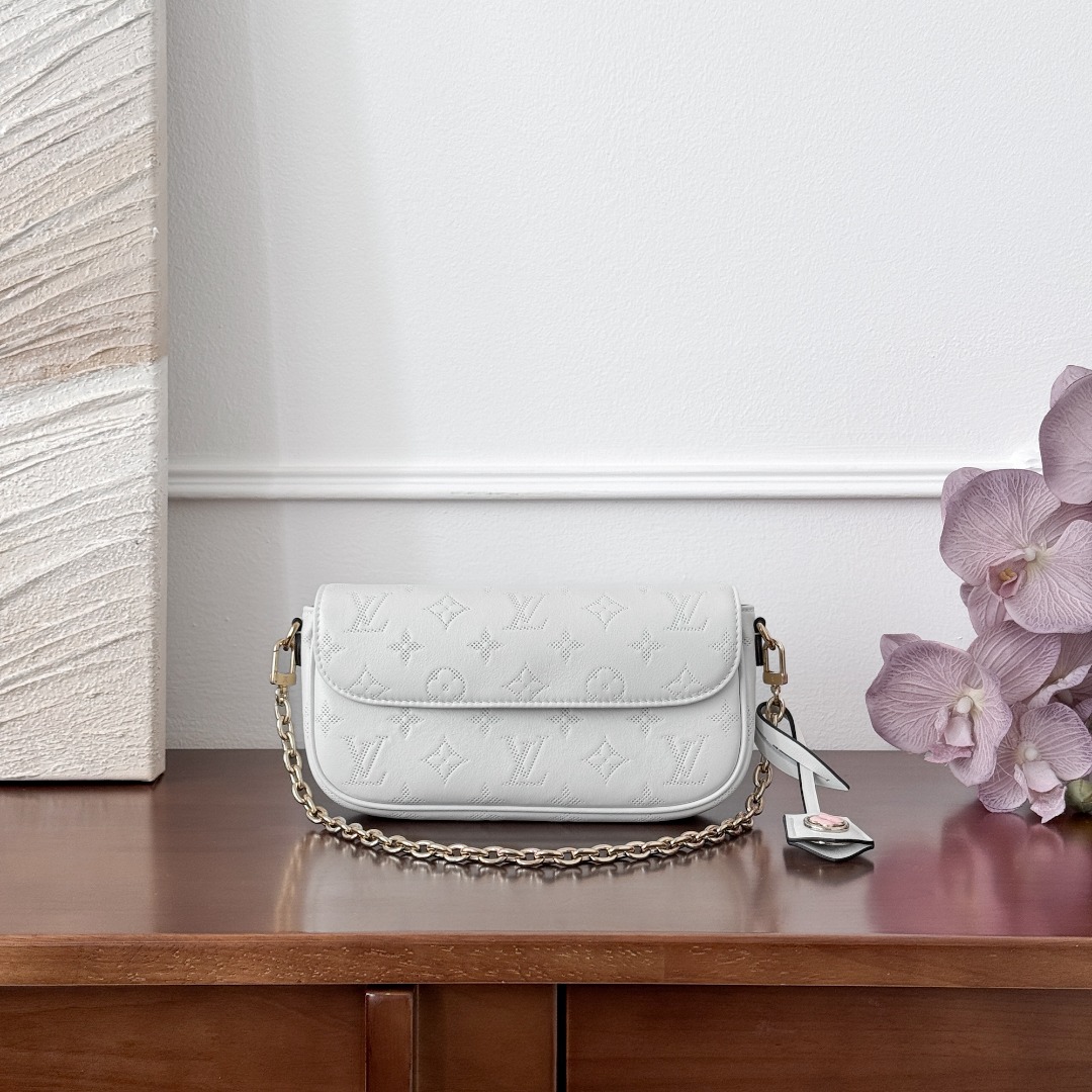 루이비통 월릿 온 체인 아이비 백 WOC M11299  1090