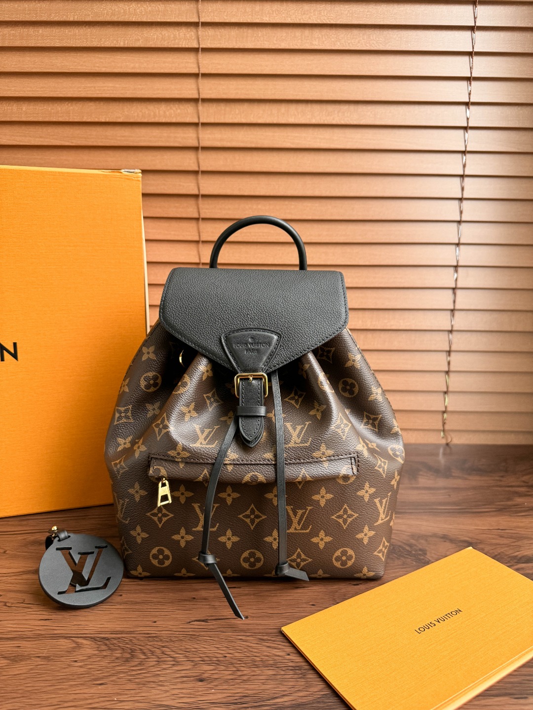 루이비통 몽수리 PM 백 M45515  1180