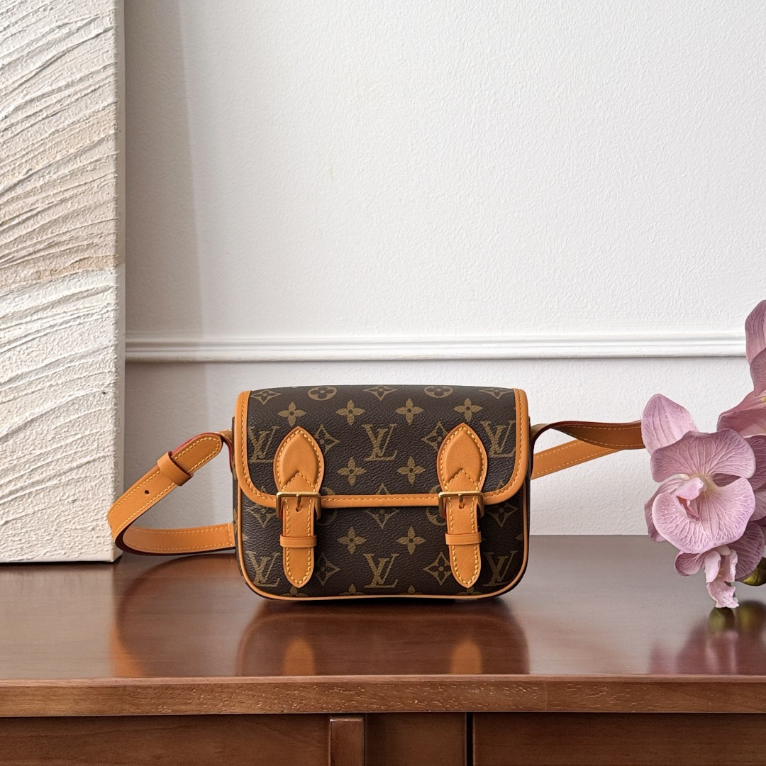 루이비통 사첼 웨어러블 월릿 백 M26805  680