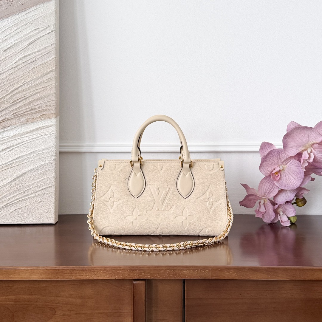 루이비통 온더고 이스트 웨스트 백 M23698  1260